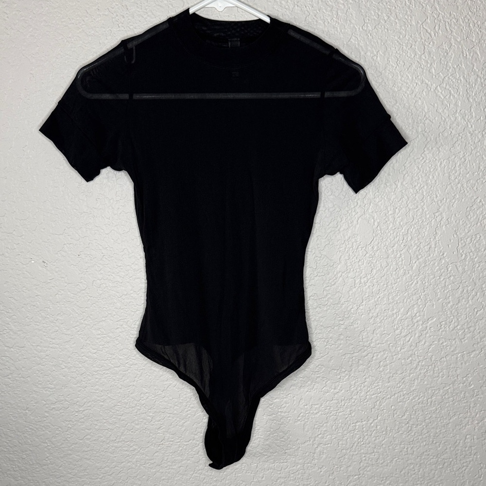 SKIMS Summer Mesh T Shirt Thong Bodysuit Size Large Onyx - Picture 2 of 6